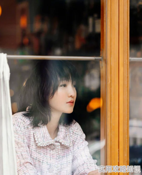 美女脱得一光二净大胸图片网友纷纷表示这样的照片虽然吸引眼球但也希望能更多关注内在美与个人素养