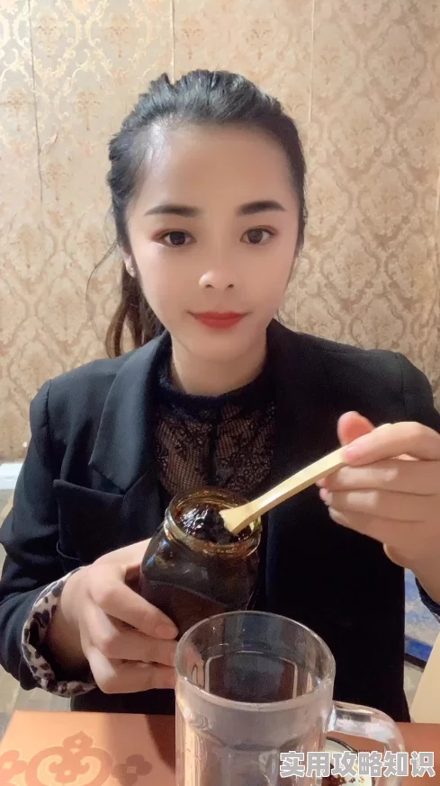 小莹姐的奶水据说特别滋补隔壁老王天天来蹭饭