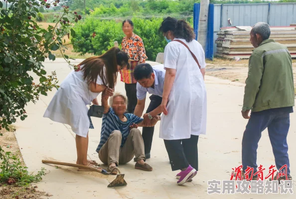 眼睛盯着两人结合的地方视频听说现场气氛紧张激烈还有人激动到晕倒