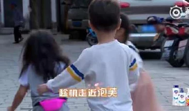 男女一边亲一边摸下奶曝光不雅视频引发网友强烈谴责道德沦丧